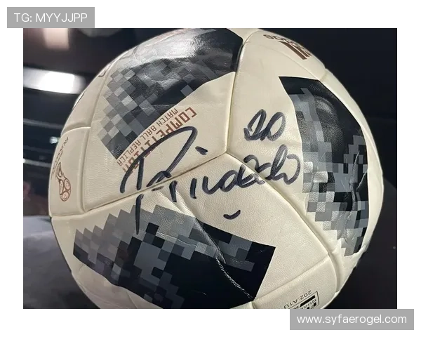 足球明星签名背后的中国故事与文化传承探索